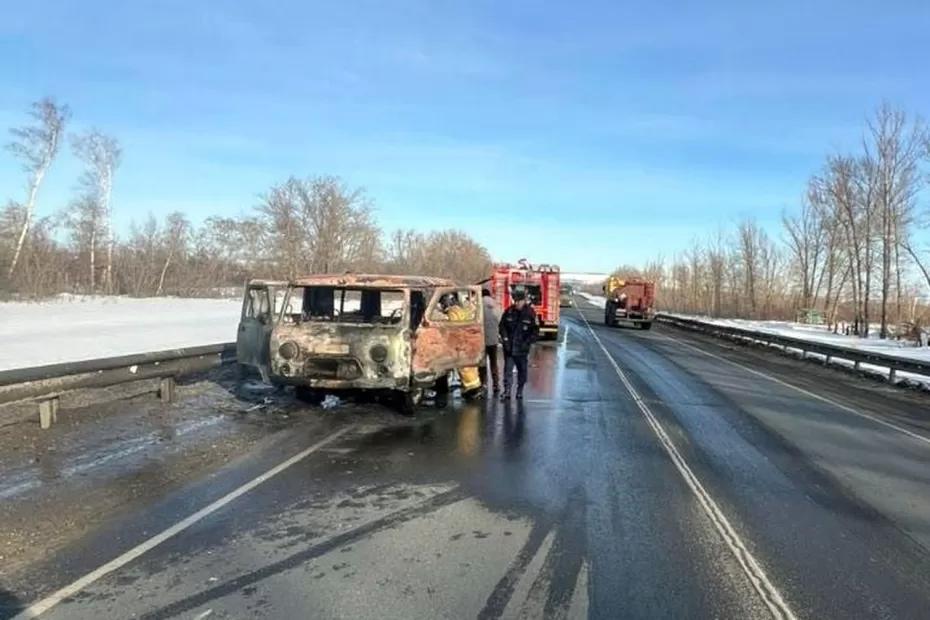 На трассе М-5 в Самарской области сгорела «Буханка»