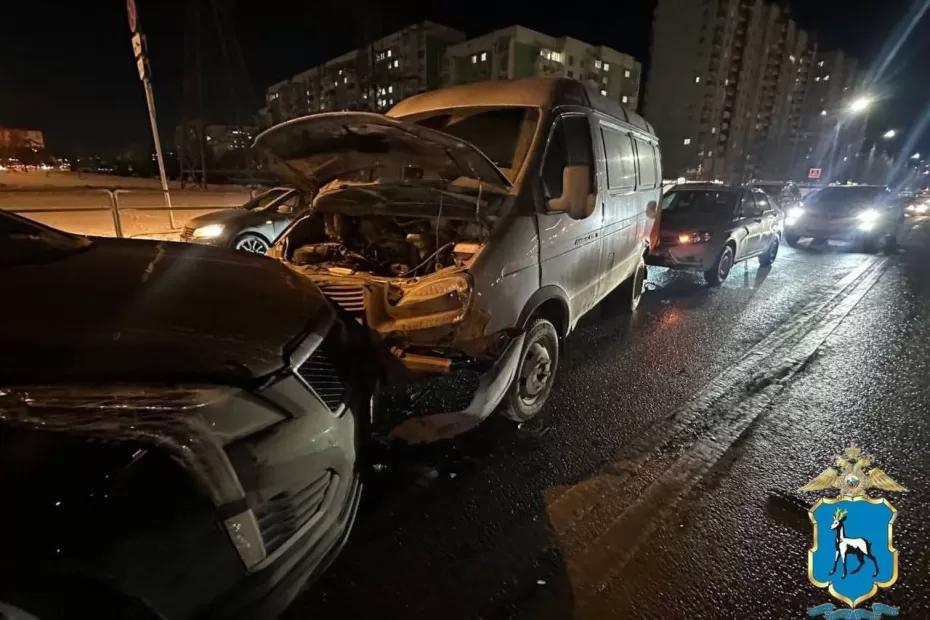 В Самаре на улице Ново-Садовой столкнулись 4 автомобиля