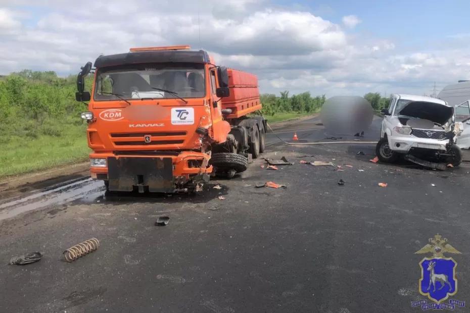 Три человека пострадали в столкновении грузовика и внедорожника на трассе Р-229 в Самарской области Три человека пострадали в столкновении грузовика и внедорожника на трассе Р-229 в Самарской области