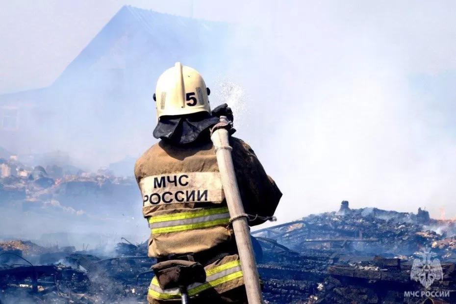 В воскресенье в Самаре 13 человек тушили горящий дачный дом: что известно на данный момент В воскресенье в Самаре 13 человек тушили горящий дачный дом: что известно на данный момент