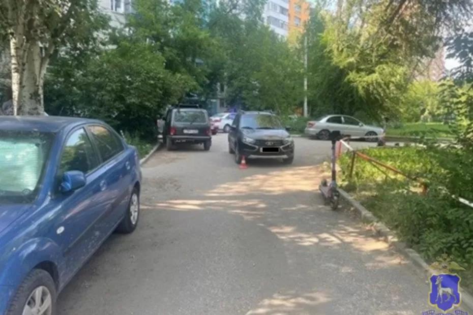 В Самаре под колеса вазовской легковушки попал подросток на электросамокате - фото В Самаре под колеса вазовской легковушки попал подросток на электросамокате - фото