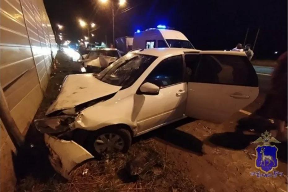 В Самарской области 6 человек пострадали в ДТП с участием Lada Granta, которой управлял юноша без прав - фото В Самарской области 6 человек пострадали в ДТП с участием Lada Granta, которой управлял юноша без прав - фото