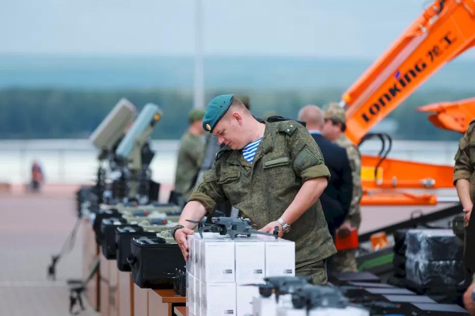 Три бронеавтомобиля и спецтехника: Самарская область отправила новую партию спецтехники в зону СВО Три бронеавтомобиля и спецтехника: Самарская область отправила новую партию спецтехники в зону СВО