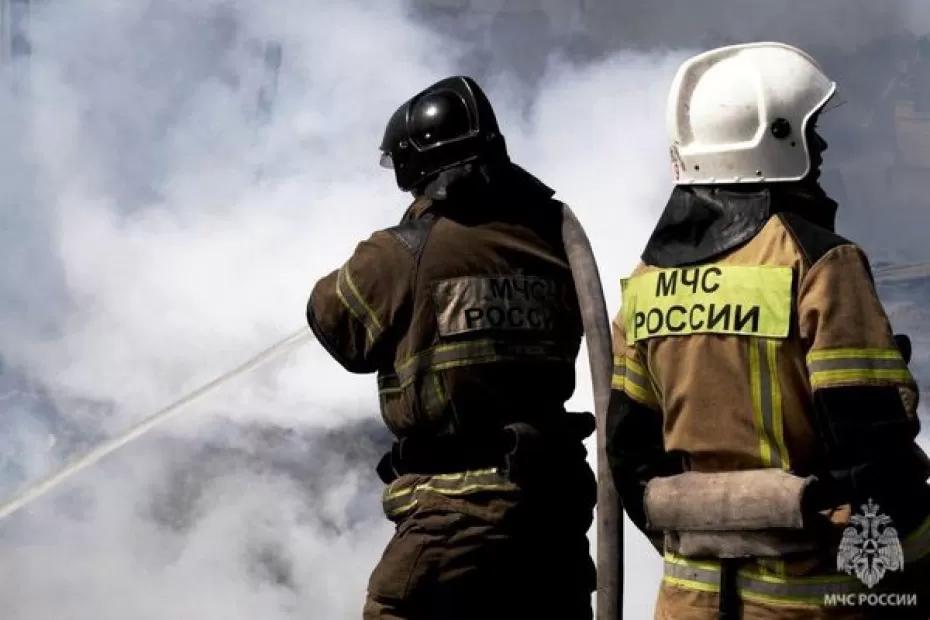 В Самаре вечером 5 июля сгорела плавучая баня: что произошло В Самаре вечером 5 июля сгорела плавучая баня: что произошло