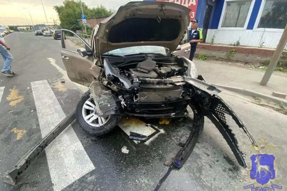 Пять человек пострадали в столкновении двух автомобилей в Самаре - фото Пять человек пострадали в столкновении двух автомобилей в Самаре - фото