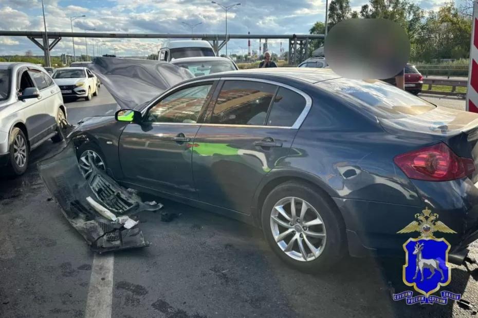 В Самаре «Инфинити» врезался в «Гранту» и отлетел в «Ауди» - появились подробности