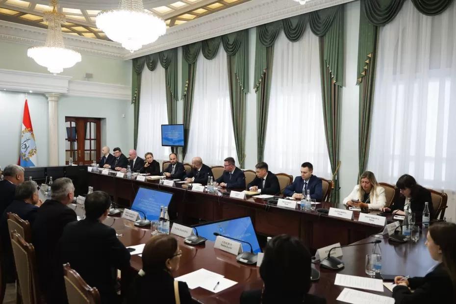 Вячеслав Федорищев представил потенциал Самарской области делегации иностранных дипмиссий в РФ