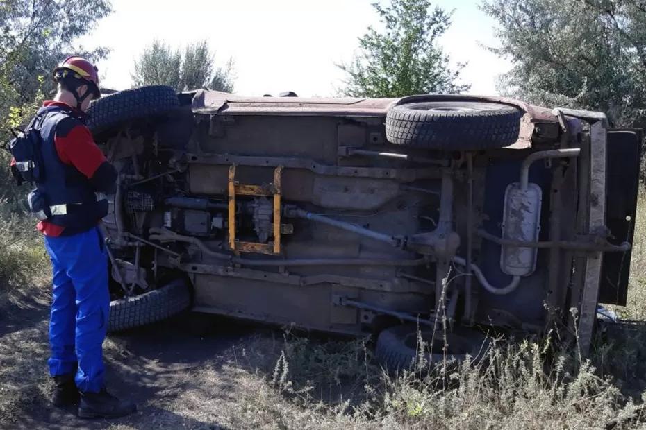 Под Самарой опрокинулась &laquo;Нива&raquo;, водитель погиб под автомобилем - фото