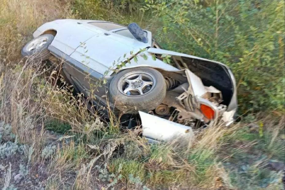 В Самарской области 42-летний водитель Lada погиб, съехав в кювет