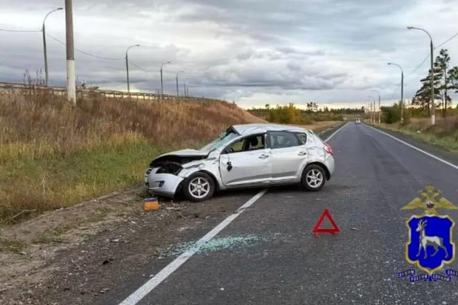Три человека пострадали при опрокидывании легковушки в Тольятти - последние новости