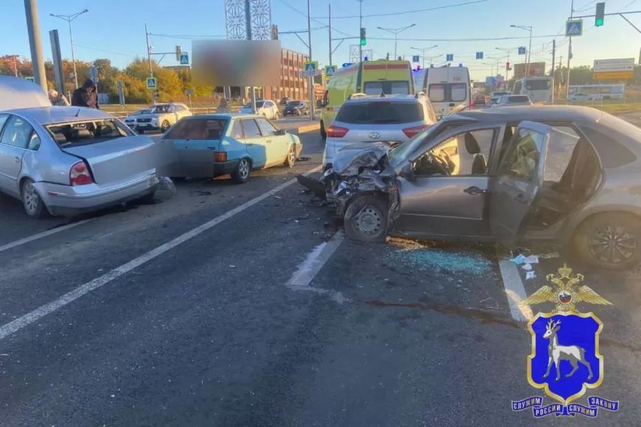 В Самаре столкнулись 4 автомобиля - появились подробности