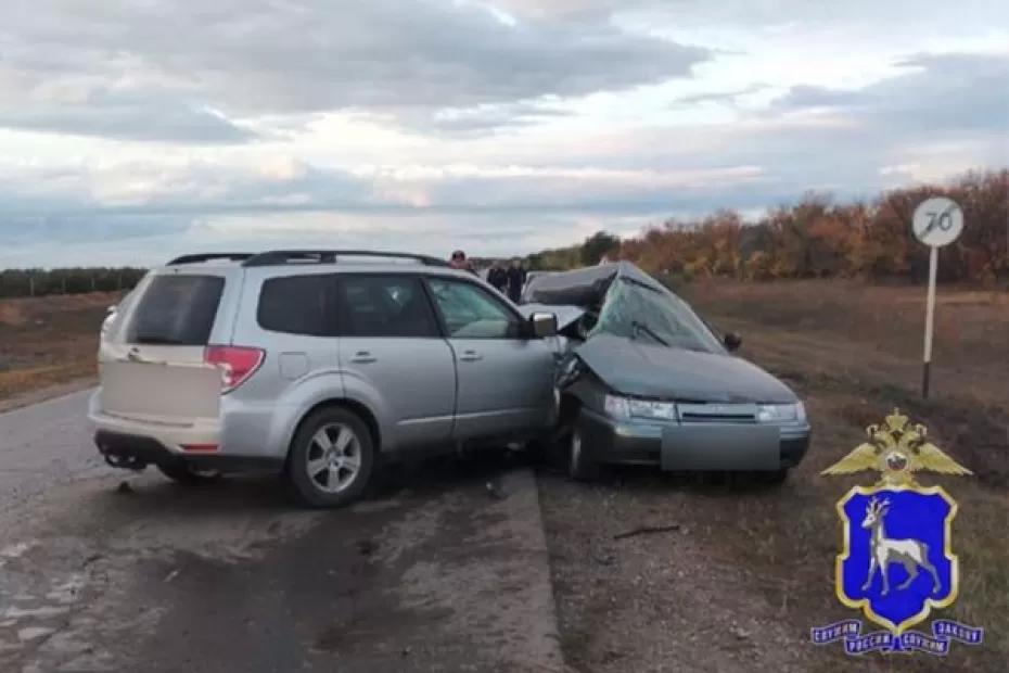 Два человека погибли при столкновении двух автомобилей в Самарской области - фото