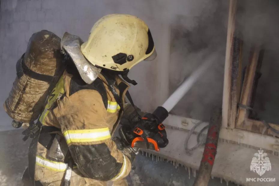 Под Тольятти два человека погибли при пожаре в многоквартирном доме