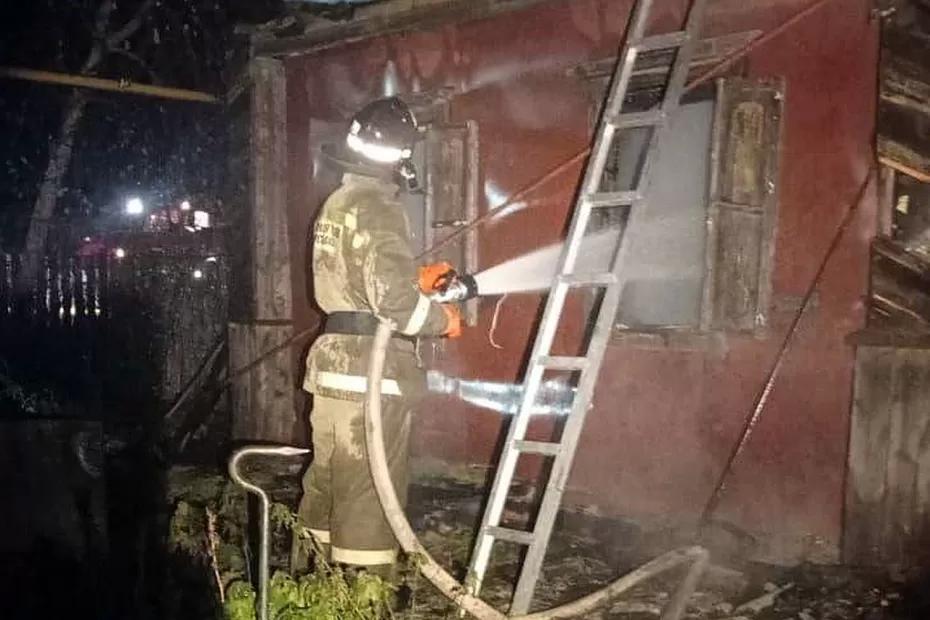 В Самарской области ночью сгорел дом вместе с хозяином: что произошло
