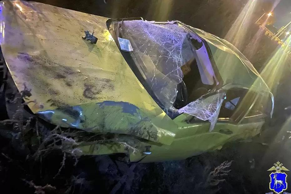 В Самаре ночью опрокинулась легковушка, водитель попал в больницу: что известно на данный момент