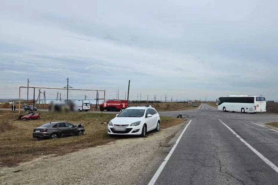 Один человек погиб и двое пострадали в результате столкновения двух легковушек в Самарской области - последние новости