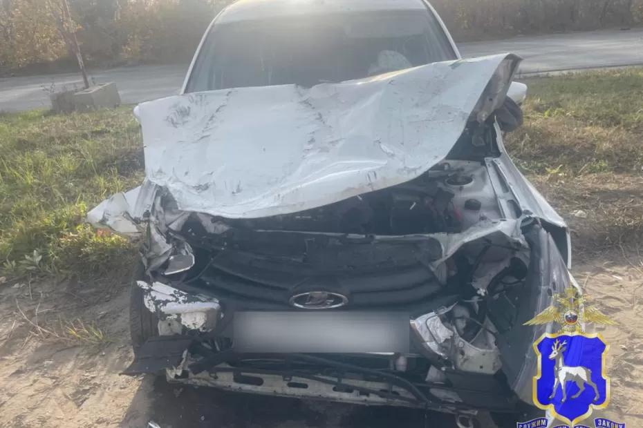 В Самаре 60-летний водитель LADA Granta попал в больницу, врезавшись в Chevrolet Niva