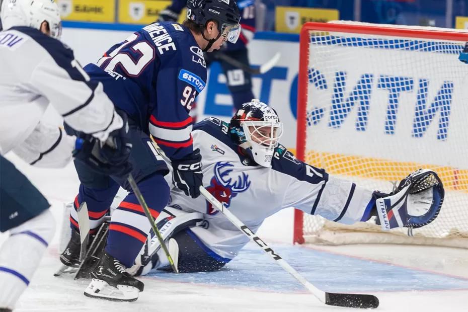 Тольяттинская «Лада» дома по буллитам победила «Торпедо»