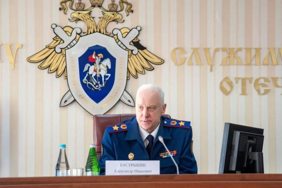 Глава СК РФ ждет доклад о ветхом доме в Самарской области, фрагмент фасада которого упал на женщину