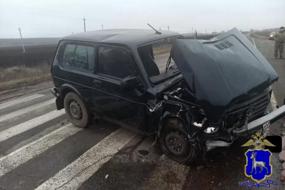 Два человека пострадали в столкновении двух легковушек утром в понедельник в Самарской области