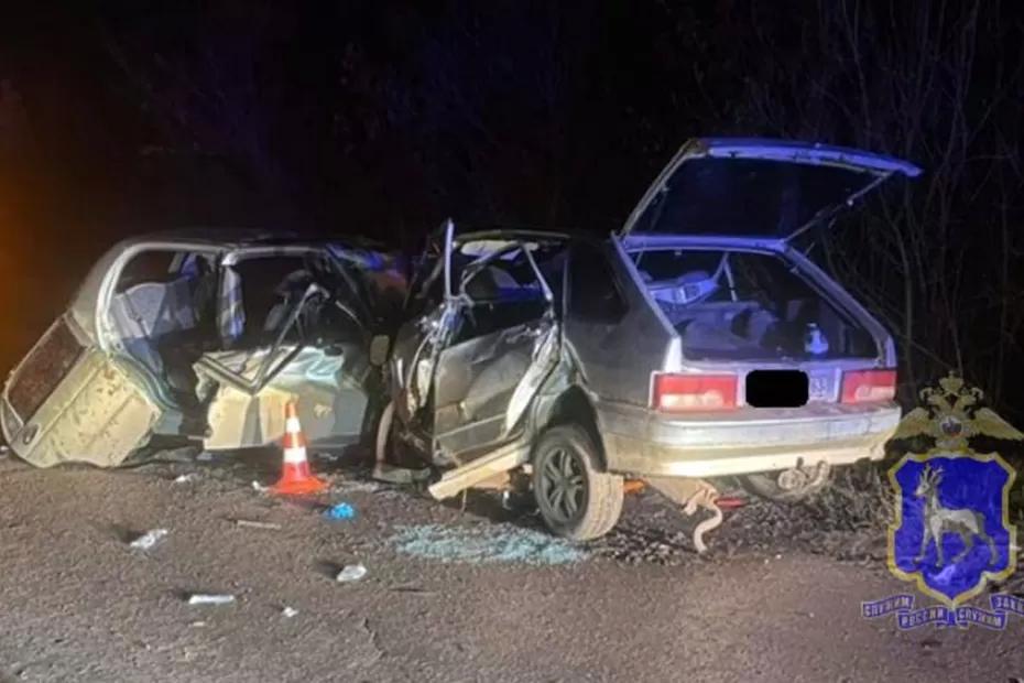 Три человека пострадали в столкновении двух легковушек под Самарой - последние новости