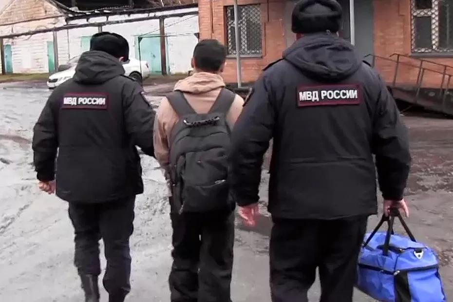 Из Самарской области депортировали 38 мигрантов-зэков, на очереди еще 13