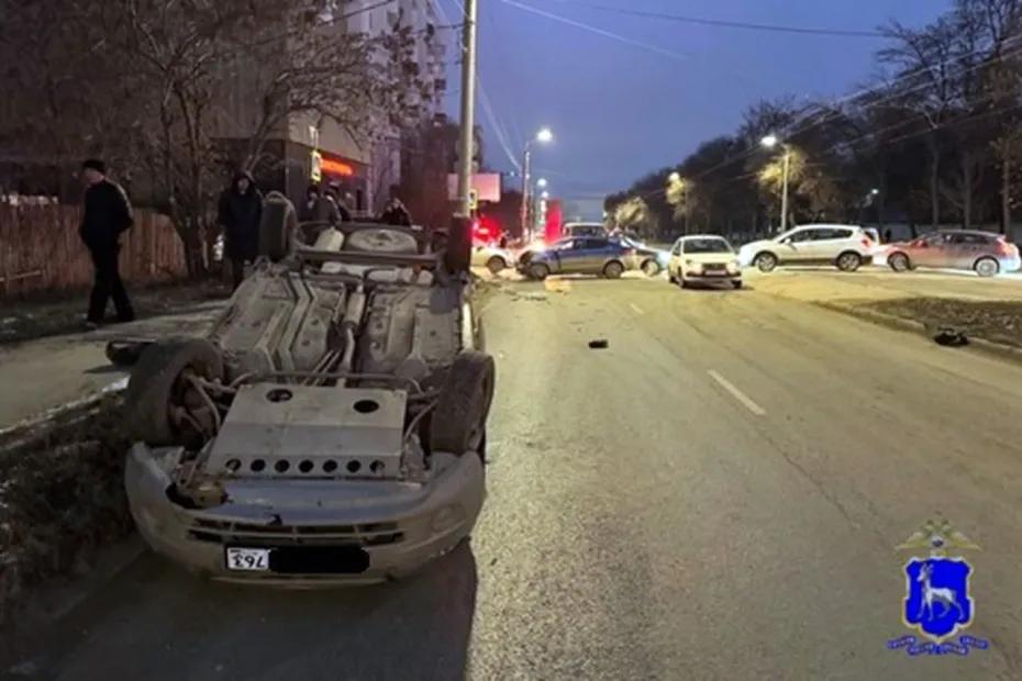 В Самаре 19-летняя девушка опрокинулась на &laquo;Гранте&raquo;, в которую врезалась &laquo;Киа&raquo;
