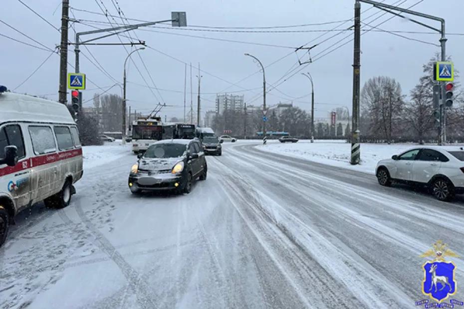 В Тольятти Nissan на пешеходном переходе сбил 14-летнюю девочку