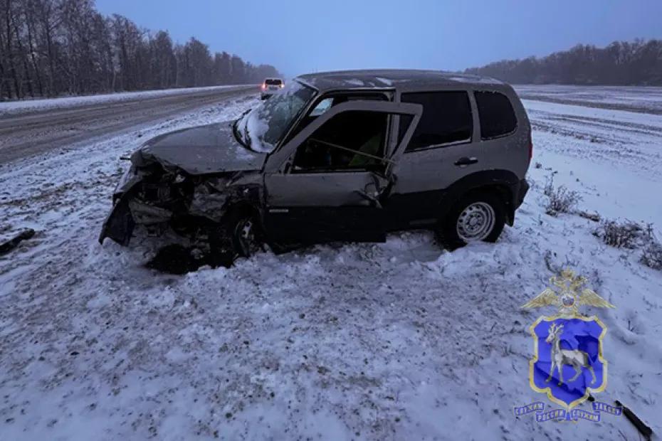 В Самарской области 4 человека пострадали в результате столкновения LADA Granta и Chevrolet Niva - последние новости