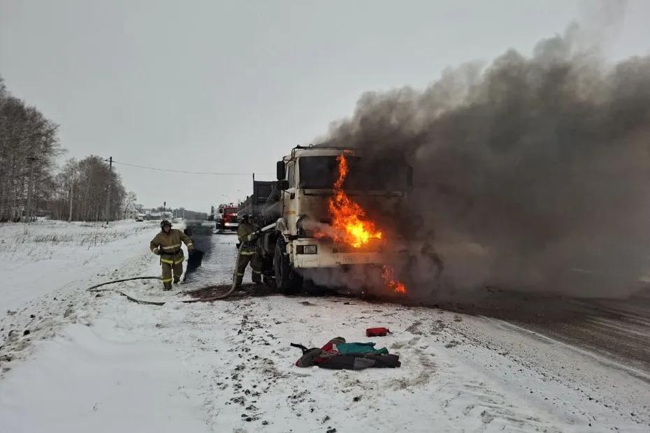 В Самарской области на ходу вспыхнул КАМАЗ - последние новости