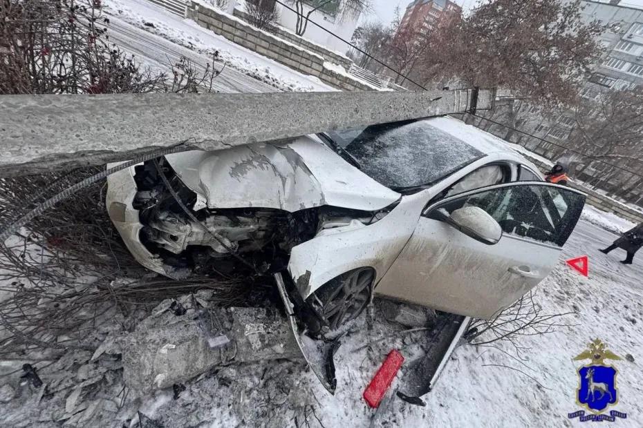 В Тольятти 18-летний водитель на &laquo;Вольво&raquo; сбил 13-летнего подростка и снес столб
