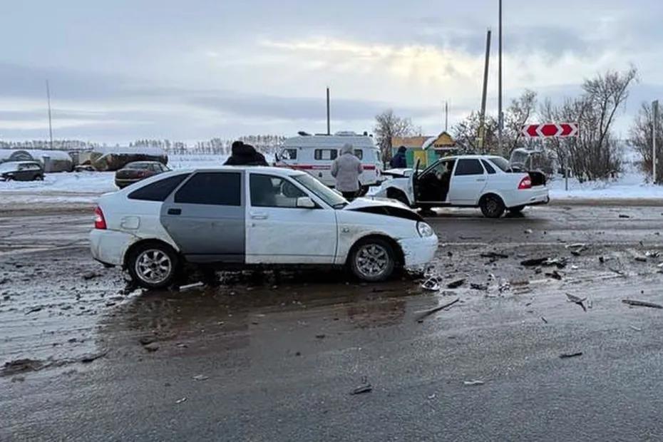 Пять человек пострадали в столкновении двух &laquo;Приор&raquo; в Самарской области