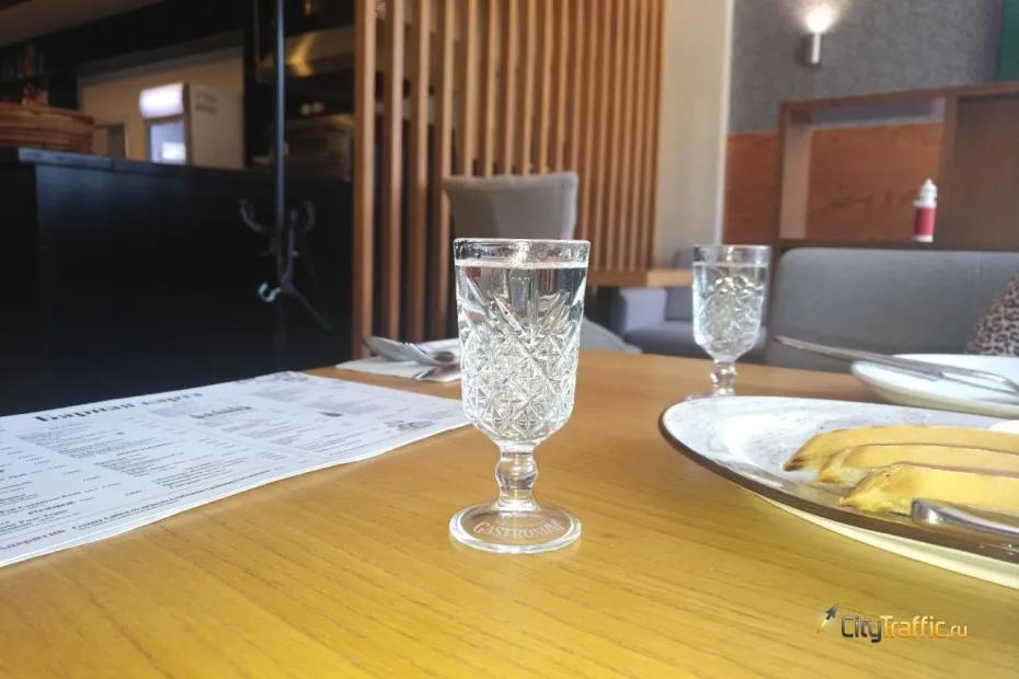 Почему за 5-6 часов до застолья не лишним будет принять на грудь 50-100 граммов