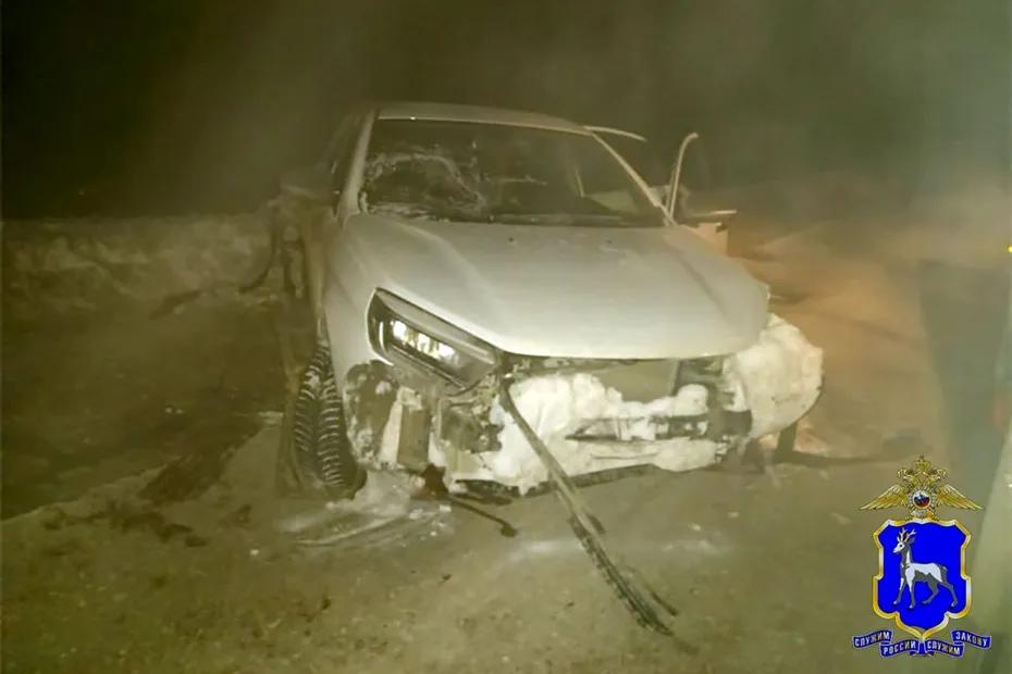 Пьяный водитель на &laquo;Весте&raquo; ночью вылетел в кювет с трассы в Самарской области - фото