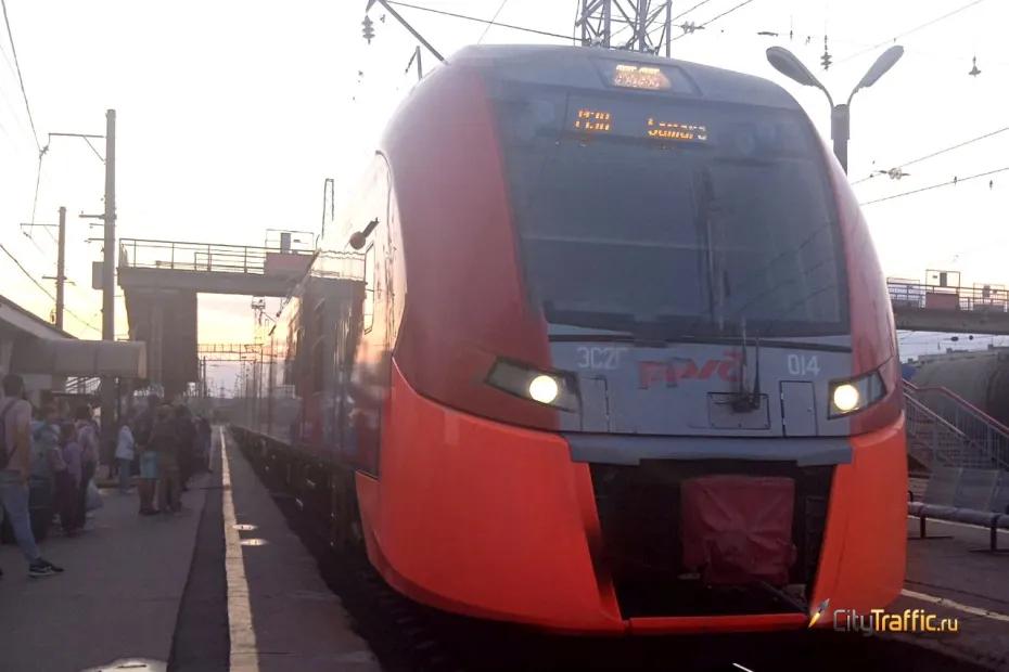 В Тольятти легковушка выехала на жд пути и попала под &laquo;Ласточку&raquo;: что известно на данный момент