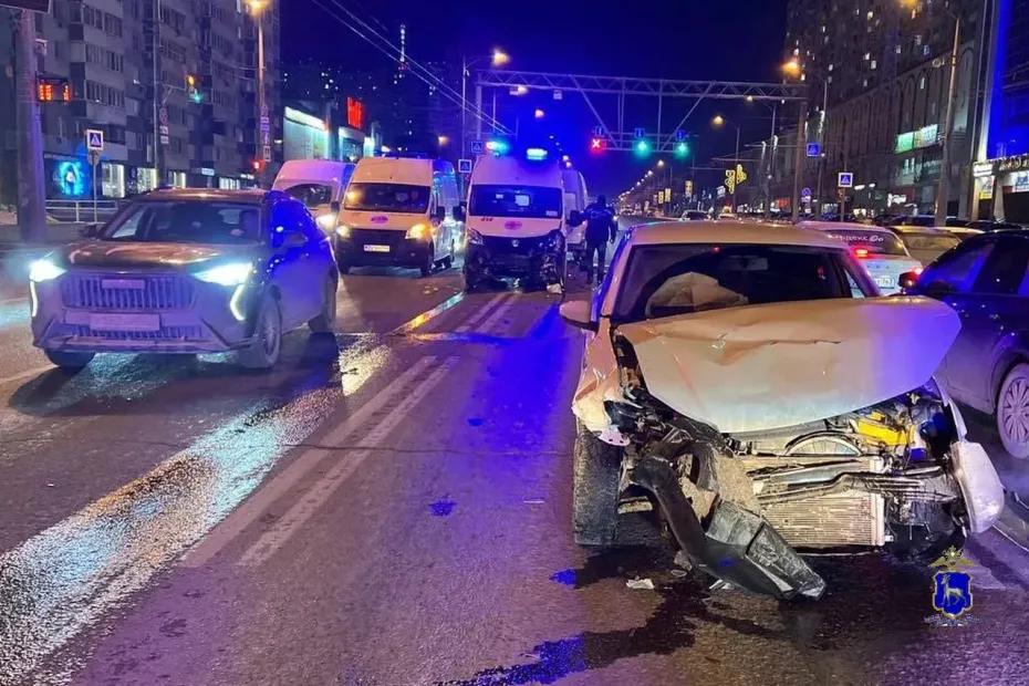 В Самаре Скорая столкнулась с легковушкой, пострадали ребенок и взрослый: что произошло
