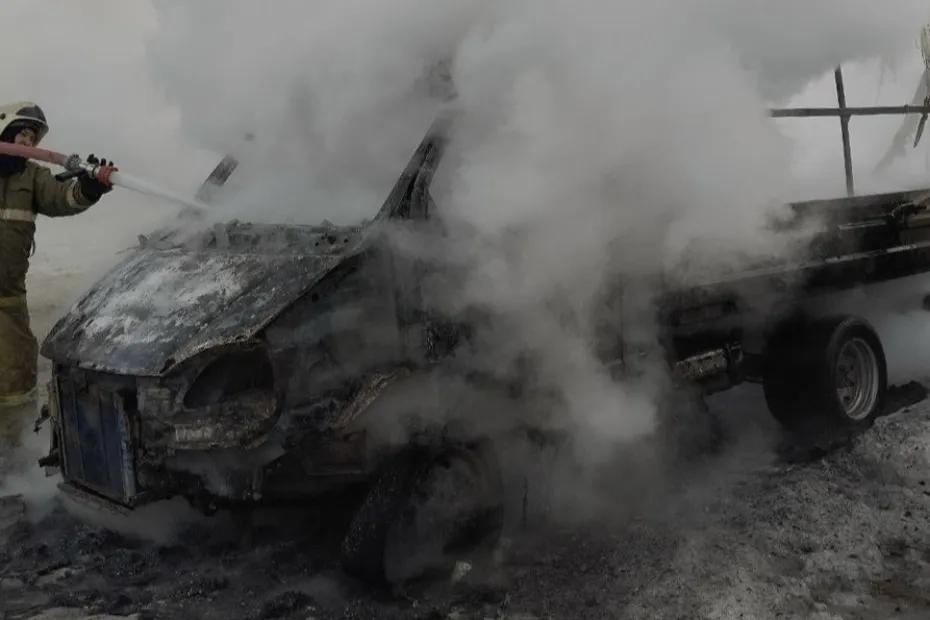 Утром в среду в Самарской области тушили горящую ГАЗель 