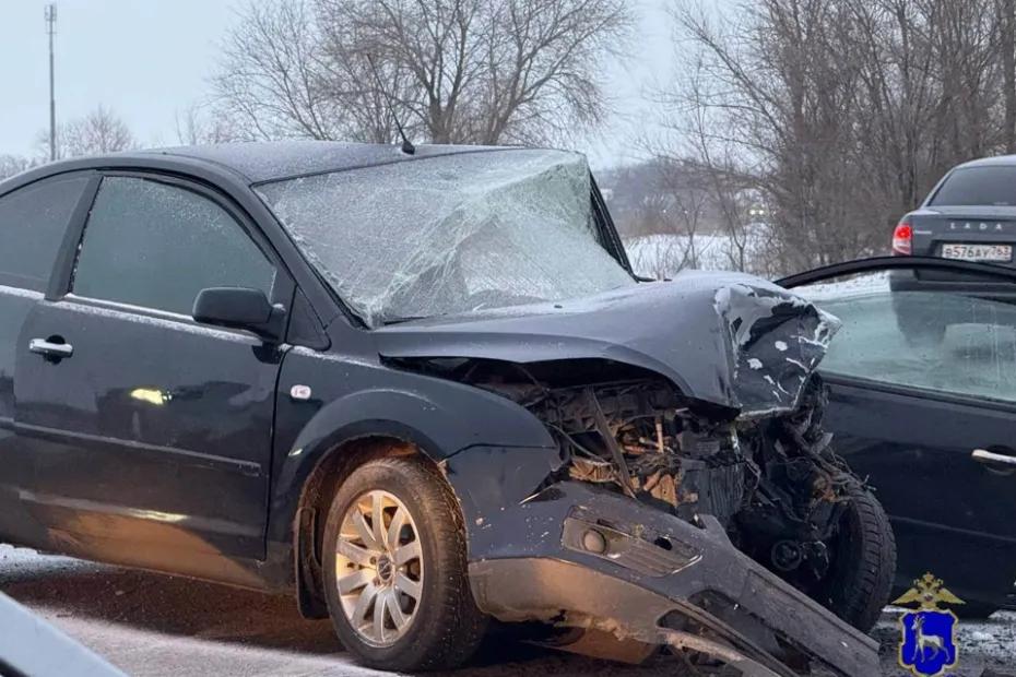 Один человек погиб и трое пострадали при лобовом столкновении двух легковушек в Самарской области: что известно на данный момент