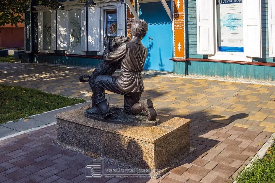 В Самаре ищут того, кто будет ухаживать за 5 памятниками