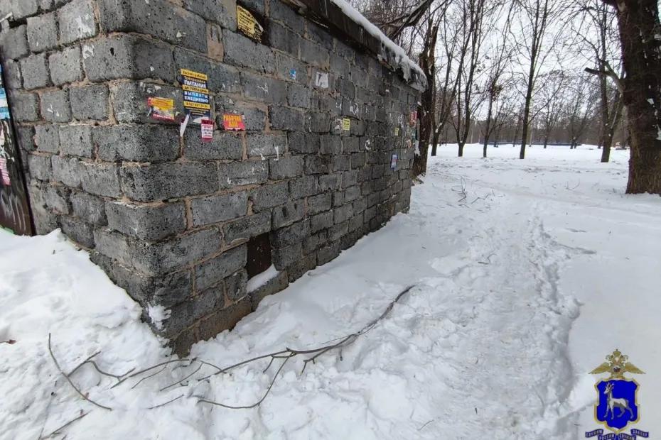 Житель Тольятти избил дворника черенком лопаты за то, что тот неправильно убирал снег