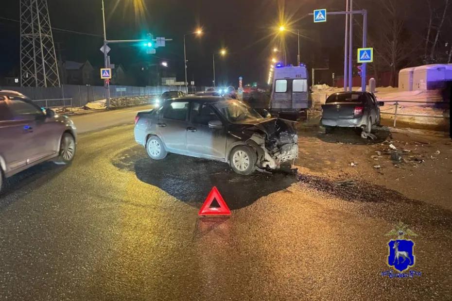 В Самаре водитель &laquo;Гранты&raquo; устроил аварию, в которой пострадали женщина и 7-летний ребенок