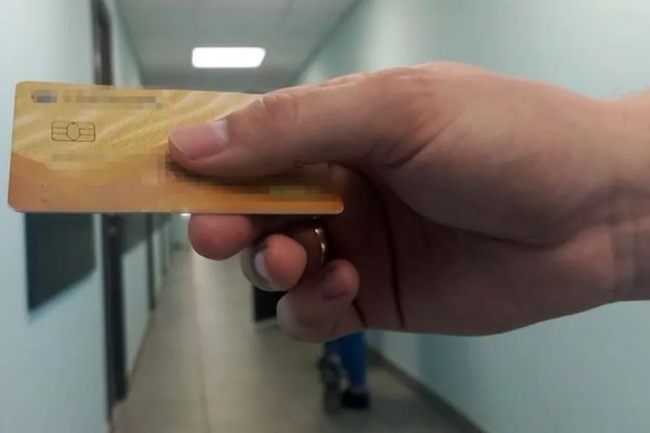 В Тольятти на пенсионера оформили 2 кредита по банковской карте, которую он давно не использовал