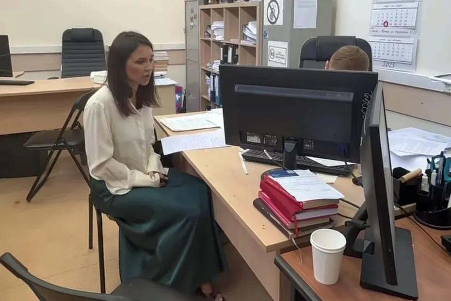 Лерчек попросила главу СКР проверить следователя, не пустившего ее к врачу - фото