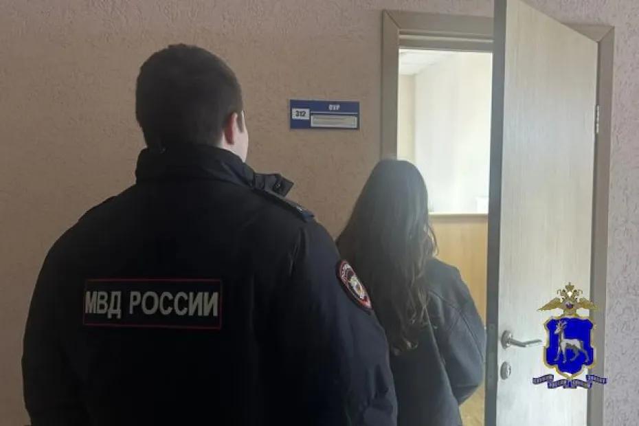 В Самарской области задержана студентка колледжа, которая забрала у стариков для мошенников 600 тысяч рублей - появились подробности