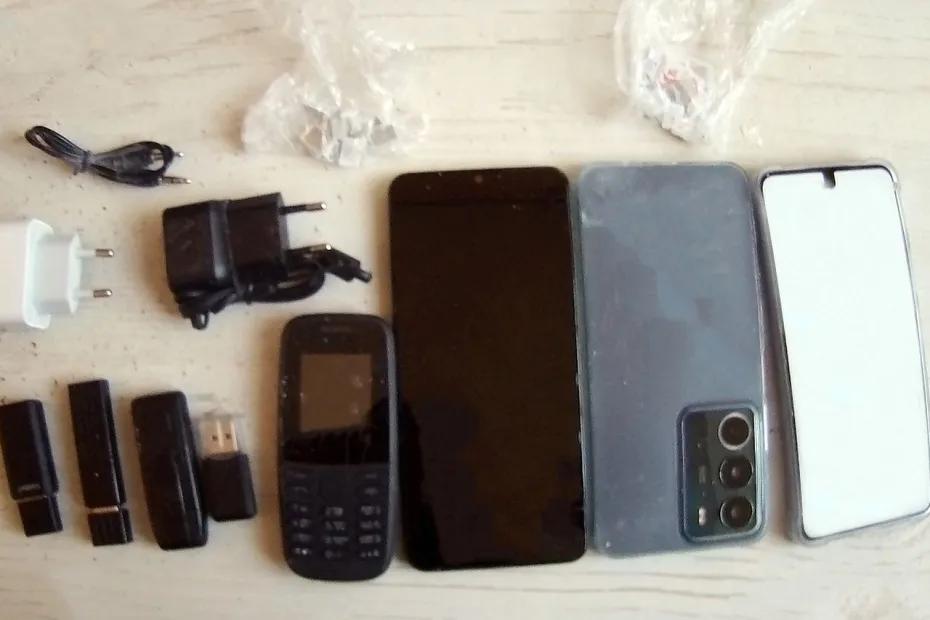 В Самарской области женщина принесла на свидание с зэком 58 сим-карт