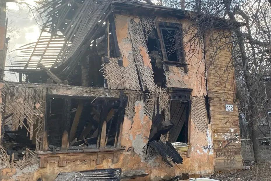 Жители Самары просят снести два сгоревших дома на улице Советской: что произошло