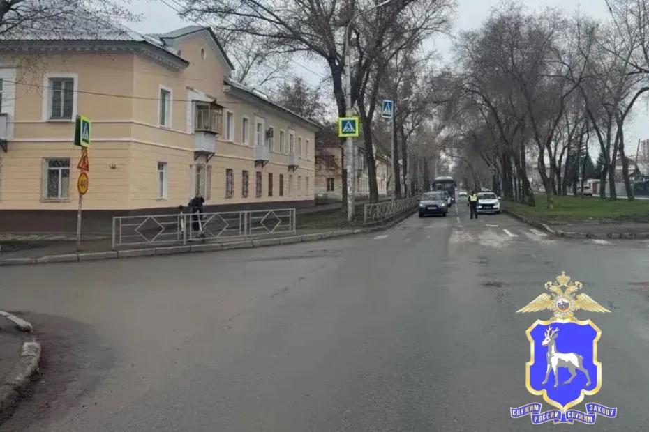 В Самаре водитель Toyota Mark II на переходе насмерть сбил 70-летнего пешехода и скрылся