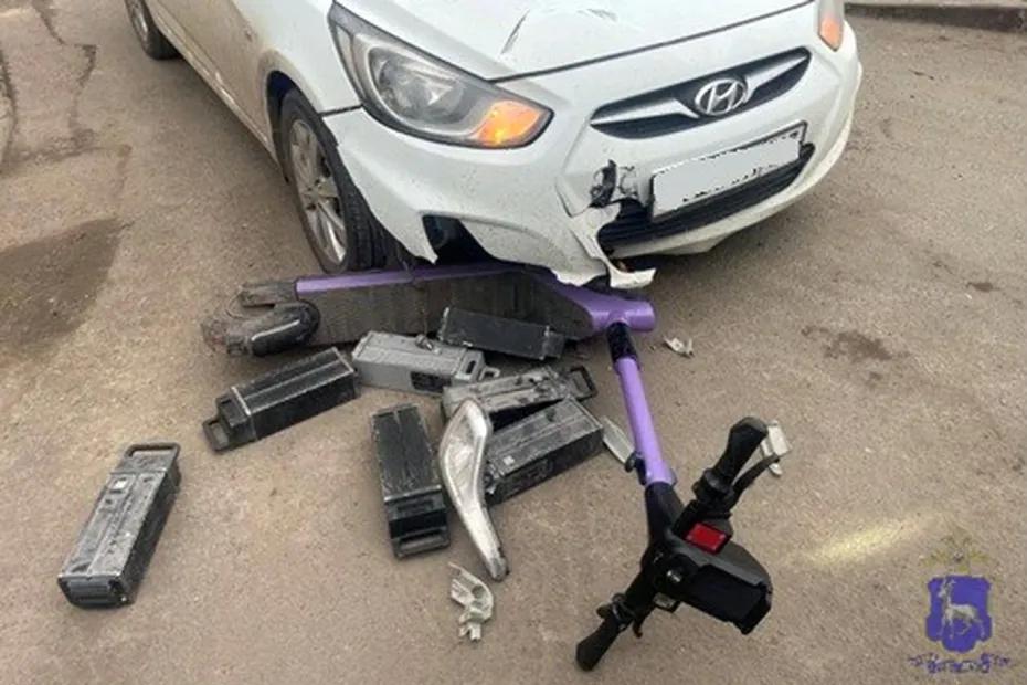 В Самаре самокатчик попал под колеса иномарки - появились подробности