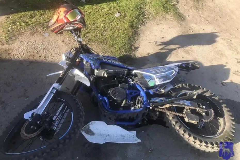 Под Самарой подросток на питбайке врезался в &laquo;Ниву&raquo; и &laquo;Мерседес&raquo; - фото