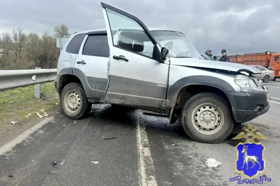Один человек погиб, двое пострадали в столкновении трех автомобилей на трассе Р-229 в Самарской области